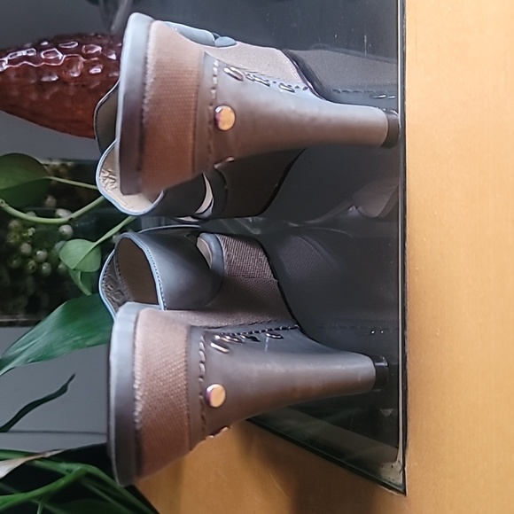 Michael Kors Leather Stud Wedges - Picture 2 of 11